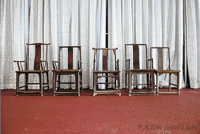 童话般的椅子 Fairytale Chairs (2007)，艾未未