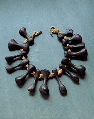 骨头项链 BONES NECKLACE (c.1940)，亚历山大·考尔德