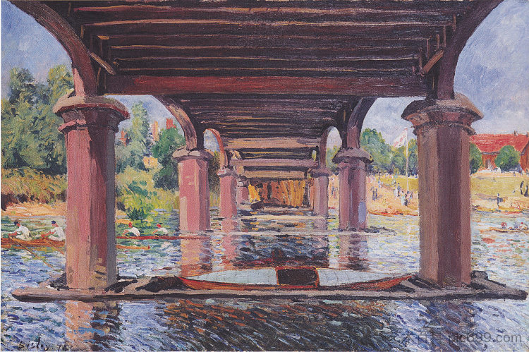 汉普顿宫的桥下 Under the bridge at Hampton Court (1874)，阿尔弗莱德·西斯莱