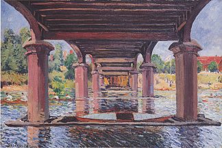 汉普顿宫的桥下 Under the bridge at Hampton Court (1874)，阿尔弗莱德·西斯莱