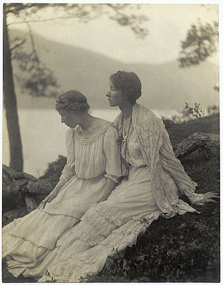 树下的两个女人 Two Women Under a Tree (1906)，爱丽丝·鲍顿