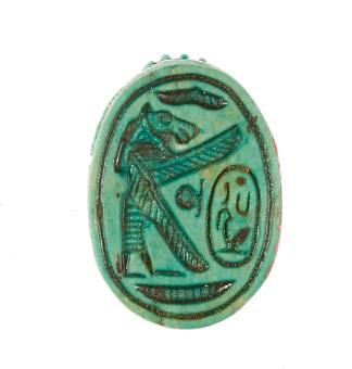 圣甲虫与狮子头女神保护马特卡雷 Scarab with Lion Headed Goddess Protecting Maatkare (c.1479 – c.1458 BC)，古埃及