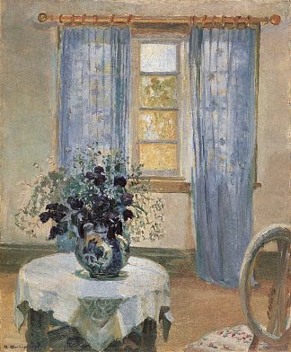 客厅与丁香科廷斯和蓝色铁线莲 Living Room with Lilac Curtins and Blue Clematis (1913)，安娜·安彻