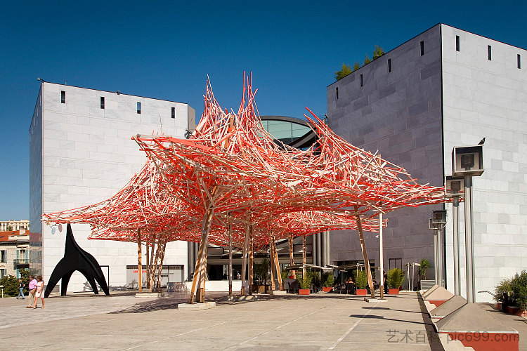 向亚历山大·考尔德致敬 A tribute to Alexander Calder (2013; Nice,France  )，阿恩·昆泽