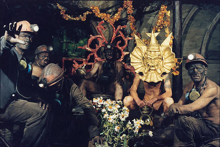 墓地的时尚 Fashion at the Graveyard (1997),阿尔森·萨瓦多夫