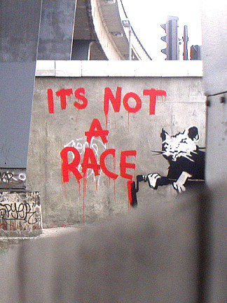 这不是一场比赛 It’s Not A Race (2008)，班克斯