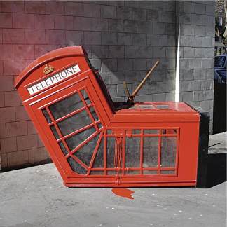 被破坏的电话亭 Vandalised Phone Box (2005)，班克斯