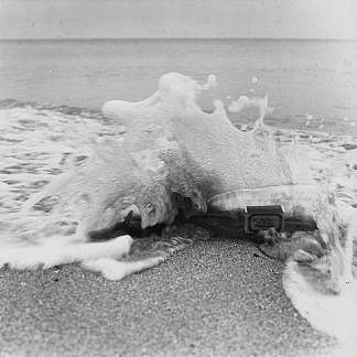 The Ship， Brighton Beach， Sussex， England（英语：The Ship），布莱顿海滩 The Ship, Brighton Beach, Sussex, England (1963)，比伊·阿普尔