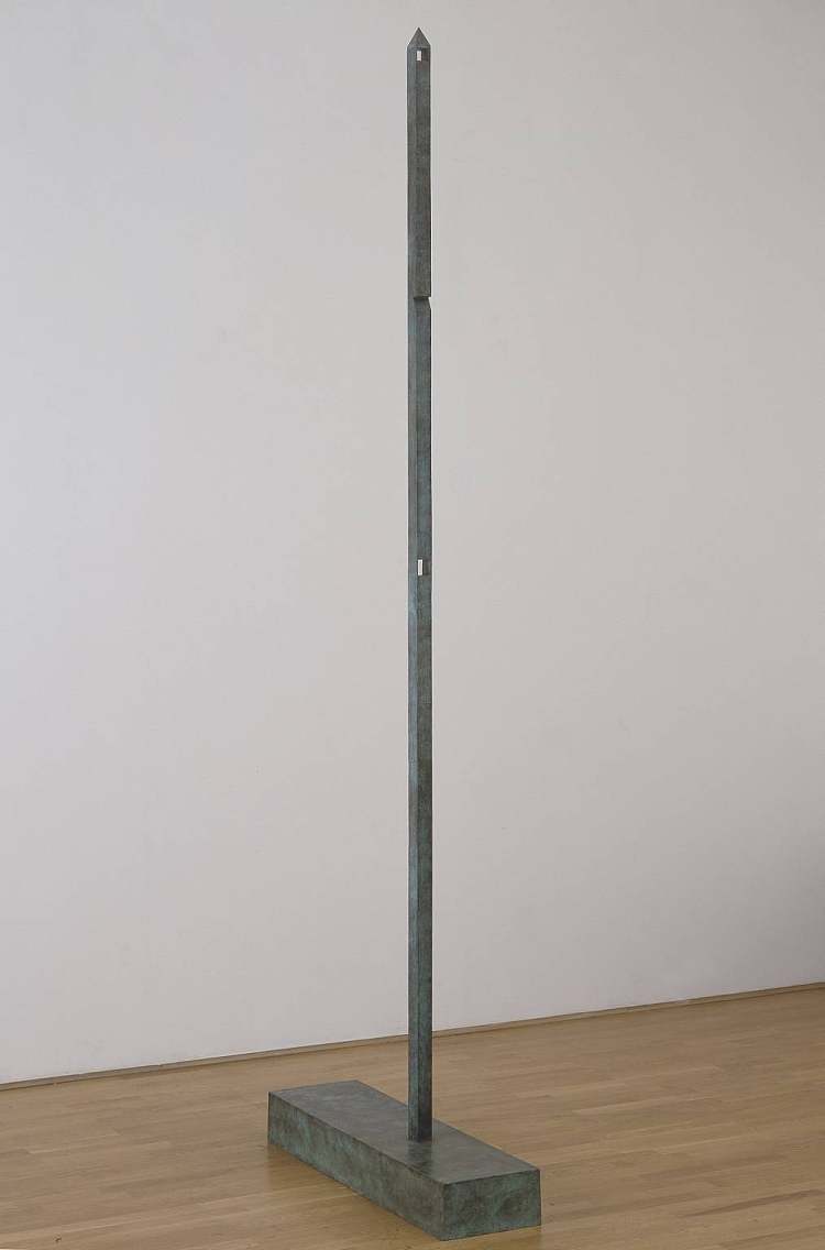 高大的方尖碑，有两个孔和一个缺口 Tall Obelisk with Two Holes and a Notch (1981)，鲍勃定律