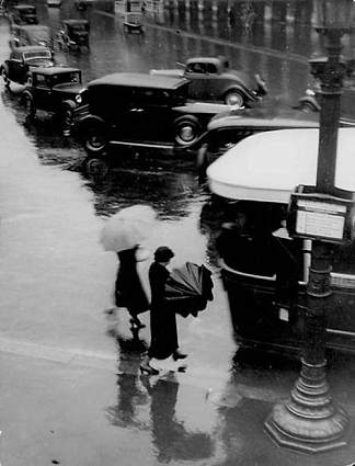 里沃利街，在雨中 Rue de Rivoli, Sous le Pluie (1937)，布拉赛