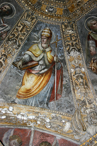 教会的教皇医生（可能是利奥大帝）。米兰圣洛伦索马焦雷大教堂圣阿奎利诺礼拜堂祭坛教堂天花板的细节 A Pope Doctor of the Church (possibily Leo the Great). Detail from the Ceiling of the Altar Chapel in the Cappella Di Sant’aquilino in the Basilica Di San Lorenzo Maggiore in Milan (1540)，卡洛·乌尔比诺