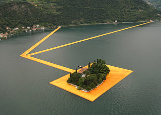 浮动码头（意大利布雷西亚附近的伊塞奥湖） The Floating Piers (Lake Iseo near Brescia, Italy) (2016)，克里斯托和珍妮-克劳德