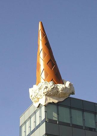 Drop Cone（与van Bruggen合作） Dropped Cone (collaboration with van Bruggen) (2001)，克拉斯·欧登伯格