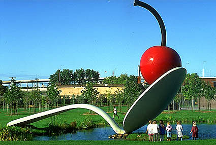 Spoonbridge and Cherry（与van Bruggen合作） Spoonbridge and Cherry (collaboration with van Bruggen) (1988)，克拉斯·欧登伯格