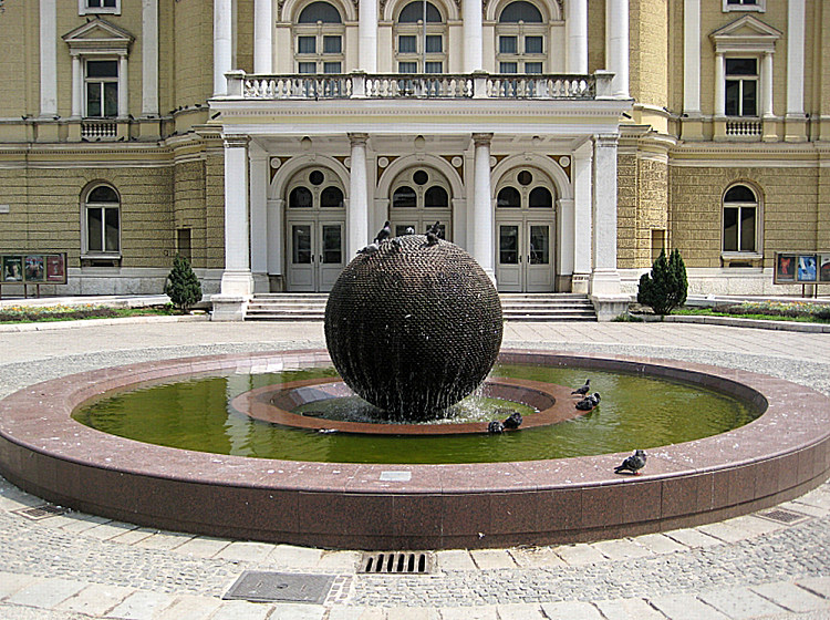 球 The Ball (1999; Rijeka,Croatia  )，杜桑达蒙加