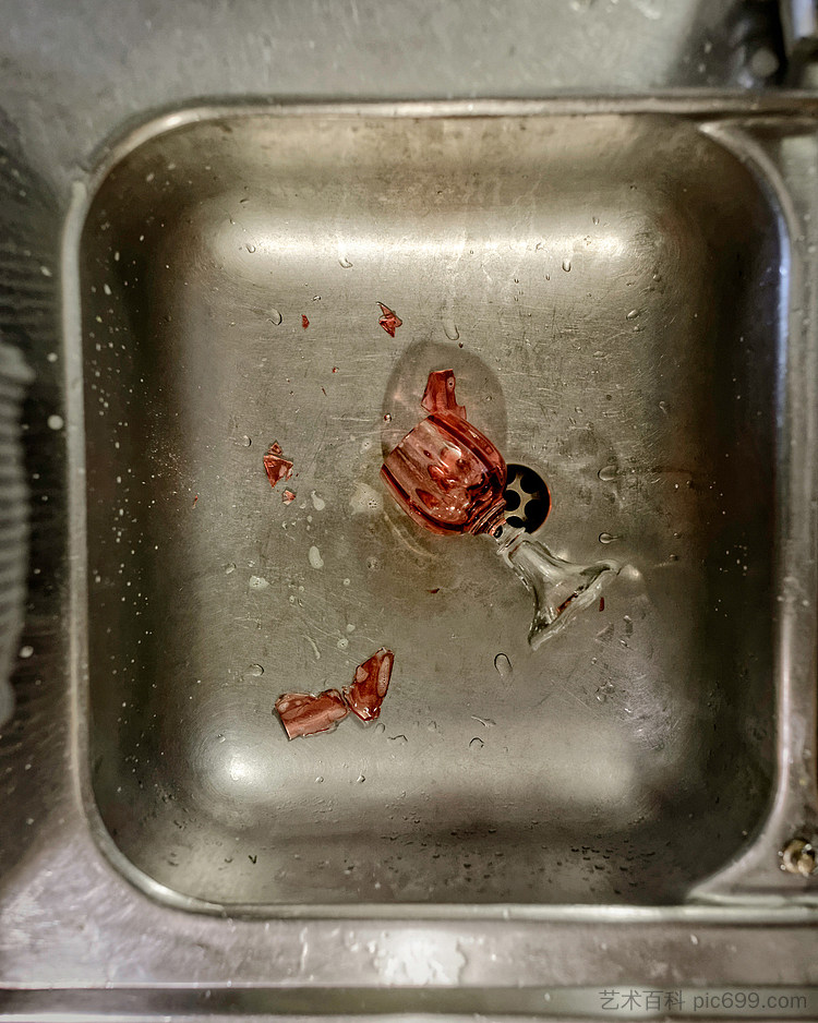 碎玻璃 Broken Glass (2011 - 2015),艾琳娜兄弟