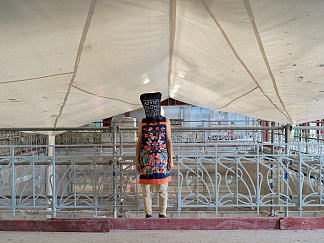 一分钟雕塑。博物馆包 La 莎玛丽丹 One Minute Sculpture. Museum Bag La Samaritaine (2017)，艾琳娜兄弟