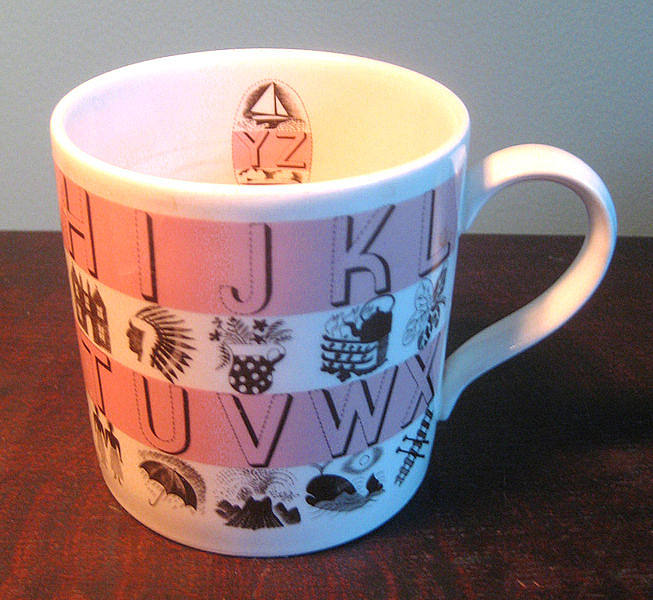 韦奇伍德字母杯 Wedgwood alphabet cup，艾里克·拉斐留斯