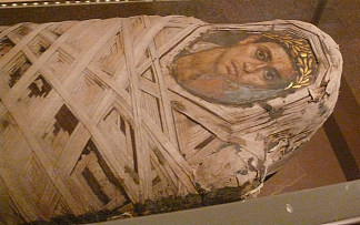 木乃伊与插入面板的青年肖像 Mummy with An Inserted Panel Portrait of a Youth (100)，法尤姆肖像