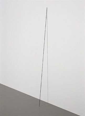 无题（倾斜垂直结构） Untitled (Leaning Vertical Construction) (1974)，弗雷德·桑德巴克