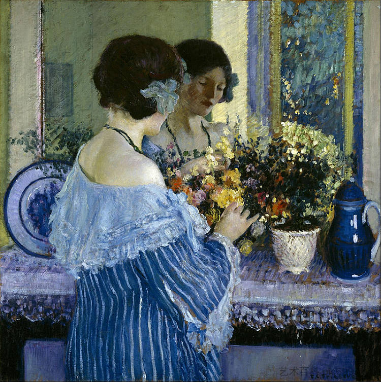 蓝衣女孩插花 Girl in Blue Arranging Flowers (1915)，弗雷德里克·卡尔·弗里塞克