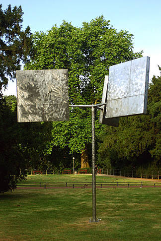 三个旋转方块 Three rotary squares (1973)，乔治·里基