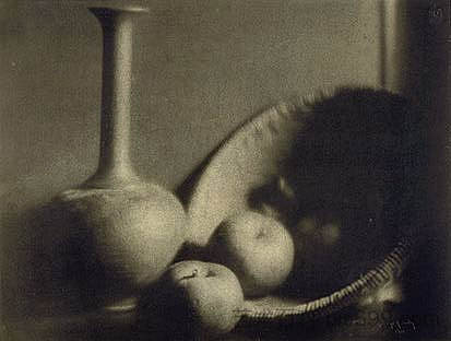 静物与花瓶和苹果 Still Life with Vase and Apples (1916)，乔治·亨利·塞利