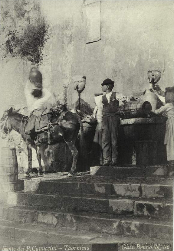 卡布奇尼喷泉 - 陶尔米纳 Cappuccini fountain - Taormina (c.1880 - c.1889)，朱塞佩·布鲁诺