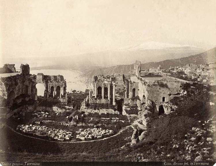 希腊剧院 - 陶里米纳 Greek theatre - Taorimina，朱塞佩·布鲁诺