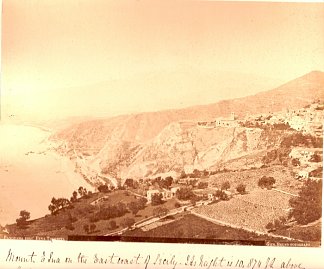 陶尔米纳的埃特纳火山全景 Panorama of Mount Etna from Taormina (c.1865 – c.1879)，朱塞佩·布鲁诺