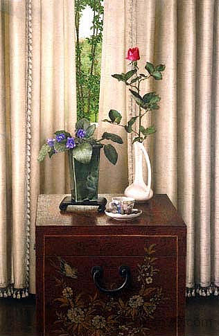 静物与玫瑰和风景 Still Life with Rose and View into Landscape (1984)，约翰·斯图尔特·英格尔