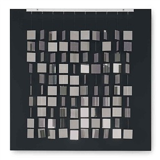 黑色银色方形手机 Móvil cuadrado plateado sobre negro (1968)，朱力奥·列帕尔珂