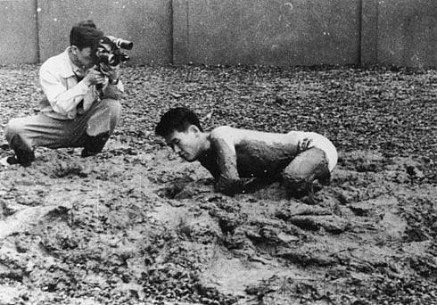 挑战泥浆 Challenging Mud (1955; Tokyo,Japan  )，白发一雄