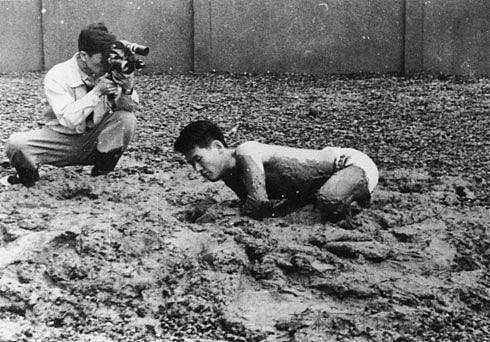 挑战泥浆 Challenging Mud (1955; Tokyo,Japan  )，白发一雄