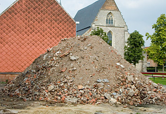 瓦砾山 The Rubble Mountain (2005)，拉拉·阿尔玛雀纪