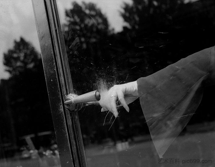 无题(爆炸之手),法国巴黎 Untitled (Exploding Hand), Paris, France (1930),李·米勒