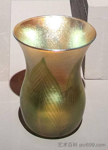 带有程式化彩绘叶子的圣杯 Chalice with stylized painted leaves (1896),蒂凡尼