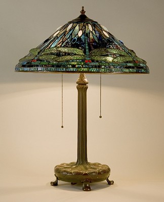 图书馆灯。蜻蜓与水设计 Library lamp. Dragonfly & Water design (1910)，蒂凡尼