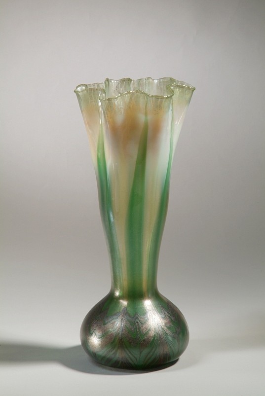 花瓶。洋葱 Vase. Onion (1900)，蒂凡尼