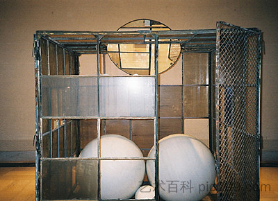 单元格 3，白色大理石球体 Cell 3, White Marble Spheres (1993; United States  )，路易丝·布儒瓦