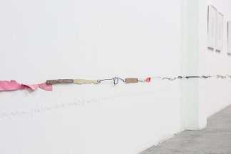 两条平行线 Two Parallel Lines (2010)，刘易斯·卡姆尼泽