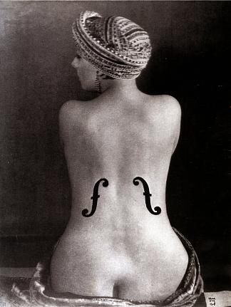 安格尔的小提琴 Ingres’ Violin (1924)，曼·雷