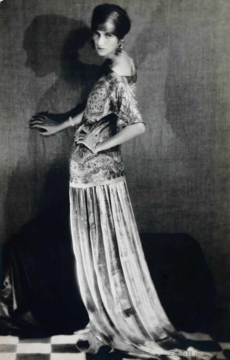 佩吉·古根海姆 Peggy Guggenheim (1924)，曼·雷