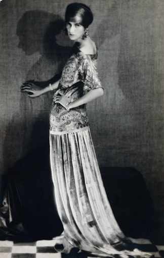 佩吉·古根海姆 Peggy Guggenheim (1924)，曼·雷