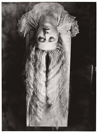 长发女人 Woman with Long Hair (1929)，曼·雷
