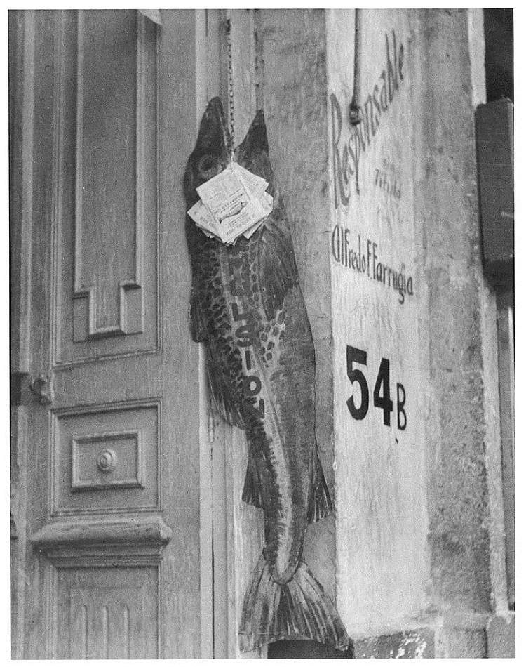 大鱼吃小鱼 The big fish eats the little one (1932)，曼努埃尔·阿尔瓦雷斯·布拉沃