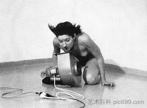 节奏 4 Rhythm 4 (1974; Milan,Italy ),玛丽娜·阿布拉莫维奇