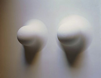 作品编号264（墙上的两个突起） Work No. 264 (Two protrusions from a wall) (2001)，马丁·克里德