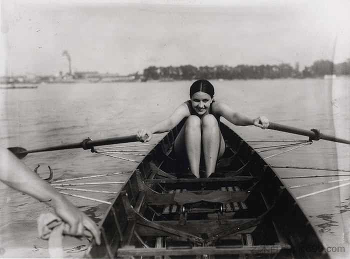 划艇上的女人 Woman in Rowboat (1928)，马丁·蒙卡奇