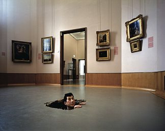 无题 Untitled (2001)，毛里齐奥·卡特兰